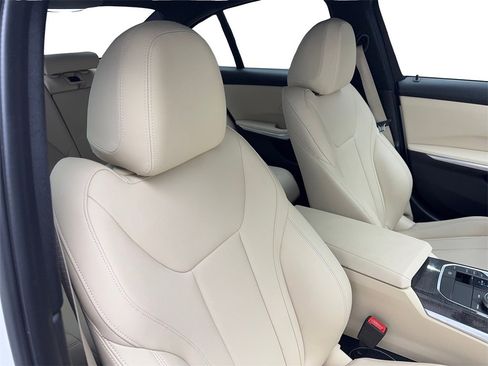 Used 2019 BMW 330i Sedan w/ Driving Assistance Package image 44