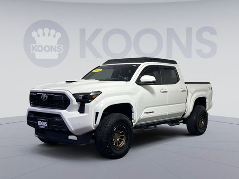 Used 2024 Toyota Tacoma TRD Sport w/ TRD Sport Upgrade Package image 1