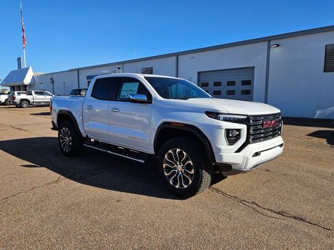 New 2026 GMC Canyon Denali image 8