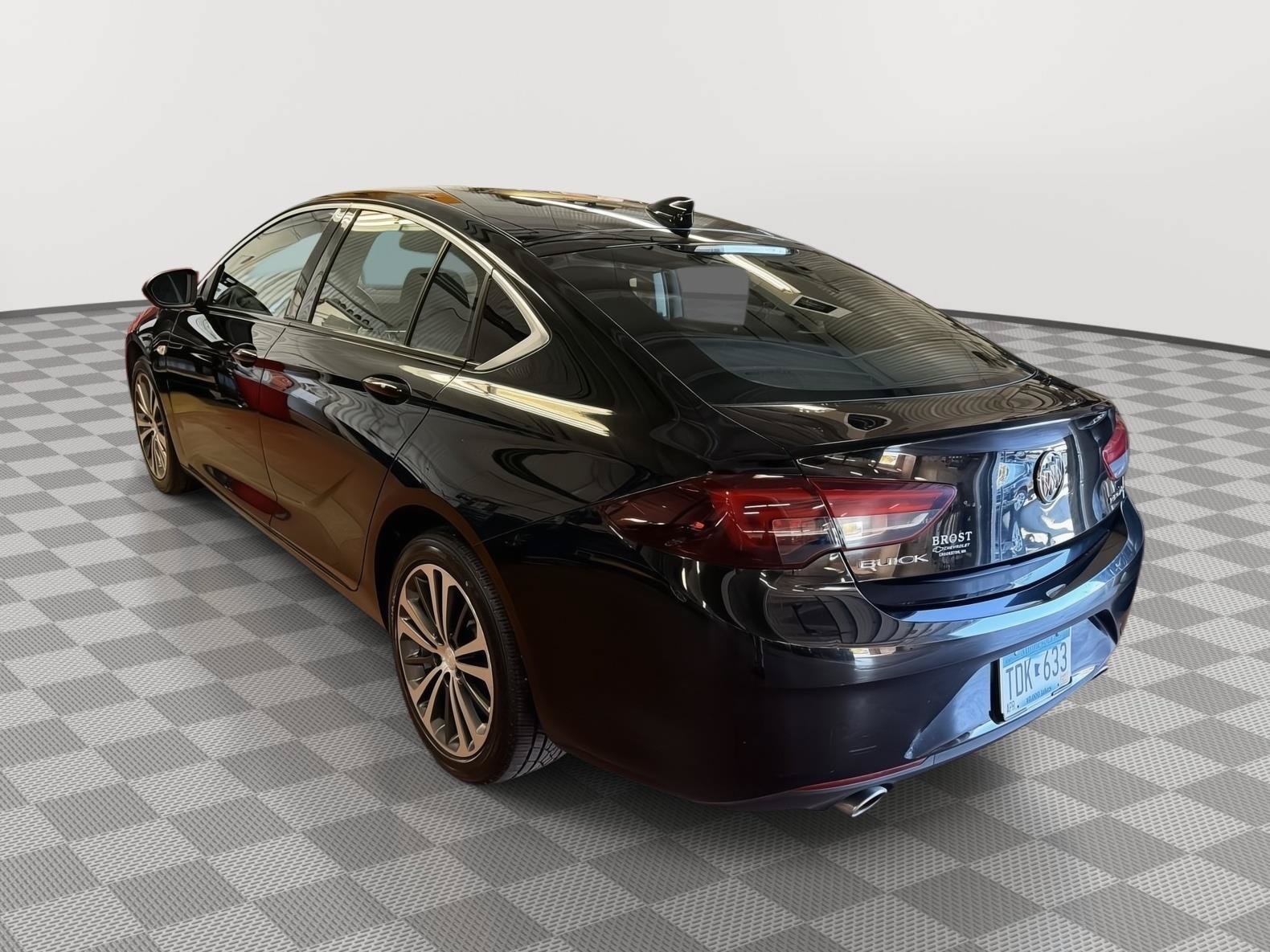 Used 2018 Buick Regal Essence FWD image 6