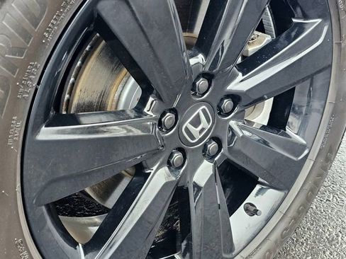 Used 2025 Honda Pilot Black Edition image 7