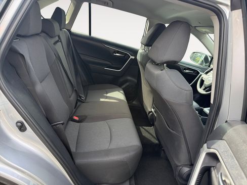 Used 2025 Toyota RAV4 XLE FWD image 18