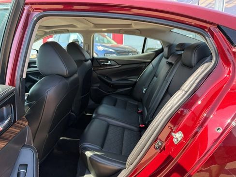Used 2017 Nissan Maxima Platinum FWD image 16