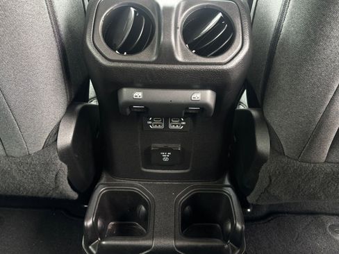 Used 2025 Jeep Wrangler Unlimited Sahara AWD/4WD image 22