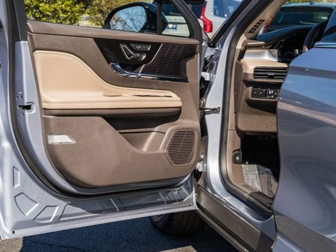 Used 2022 Lincoln Corsair AWD w/ Premium Package image 38