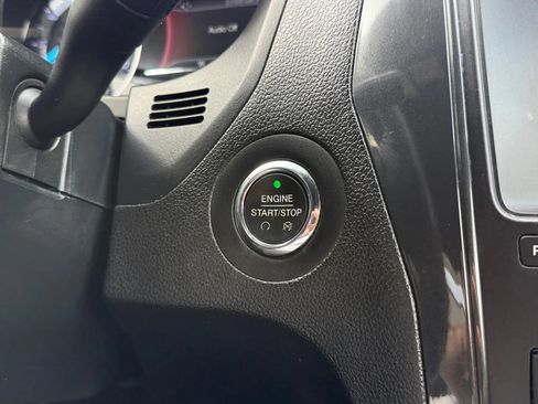 Used 2018 Ford Explorer XLT w/ Equipment Group 202A AWD/4WD image 33
