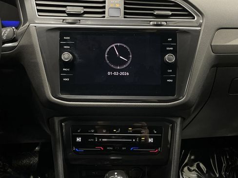 Used 2024 Volkswagen Tiguan SE image 8