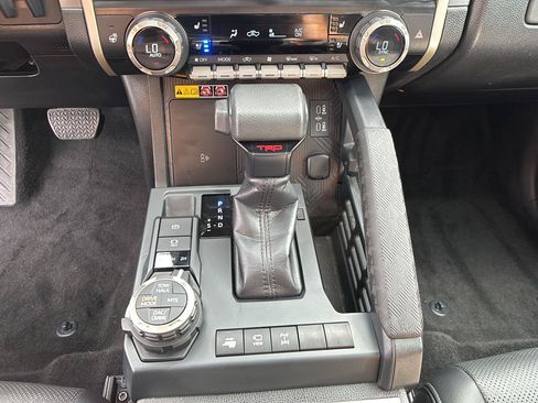 Used 2024 Toyota Tacoma TRD Off-Road w/ TRD Off Road Premium Package AWD/4WD image 34