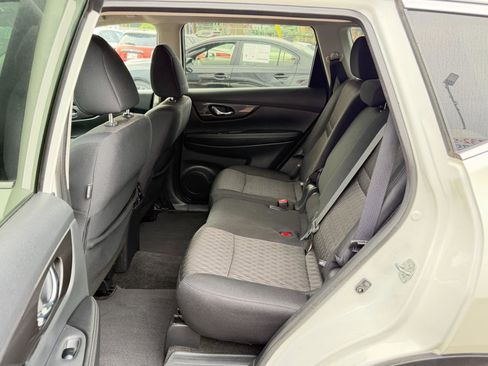 Used 2018 Nissan Rogue SV AWD/4WD image 28