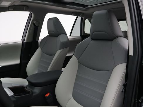 Used 2025 Toyota RAV4 Limited image 13