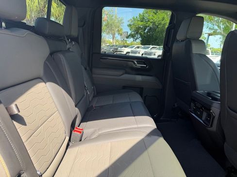 Used 2024 Chevrolet Silverado 2500 ZR2 w/ Technology Package AWD/4WD image 10