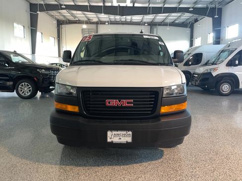 Used 2025 GMC Savana 3500 Extended RWD image 2