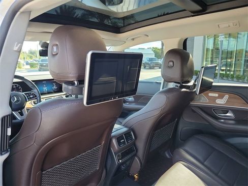 Used 2022 Mercedes-Benz GLS 450 4MATIC image 17