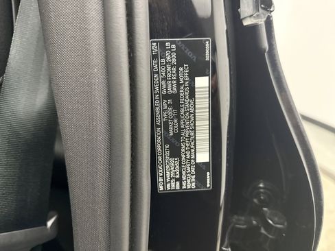 Used 2025 Volvo XC60 B5 Plus image 20