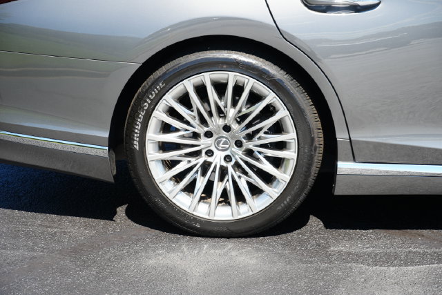 Used 2024 Lexus LS 500 w/ Interior Upgrade Package RWD image 9