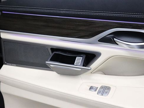 Used 2017 BMW 740i RWD image 18