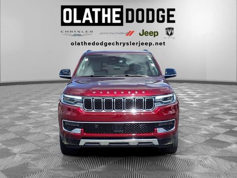 Used 2024 Jeep Wagoneer Series III w/ Premium Group I AWD/4WD image 31