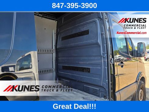 Used 2017 Mercedes-Benz Sprinter 2500 image 21