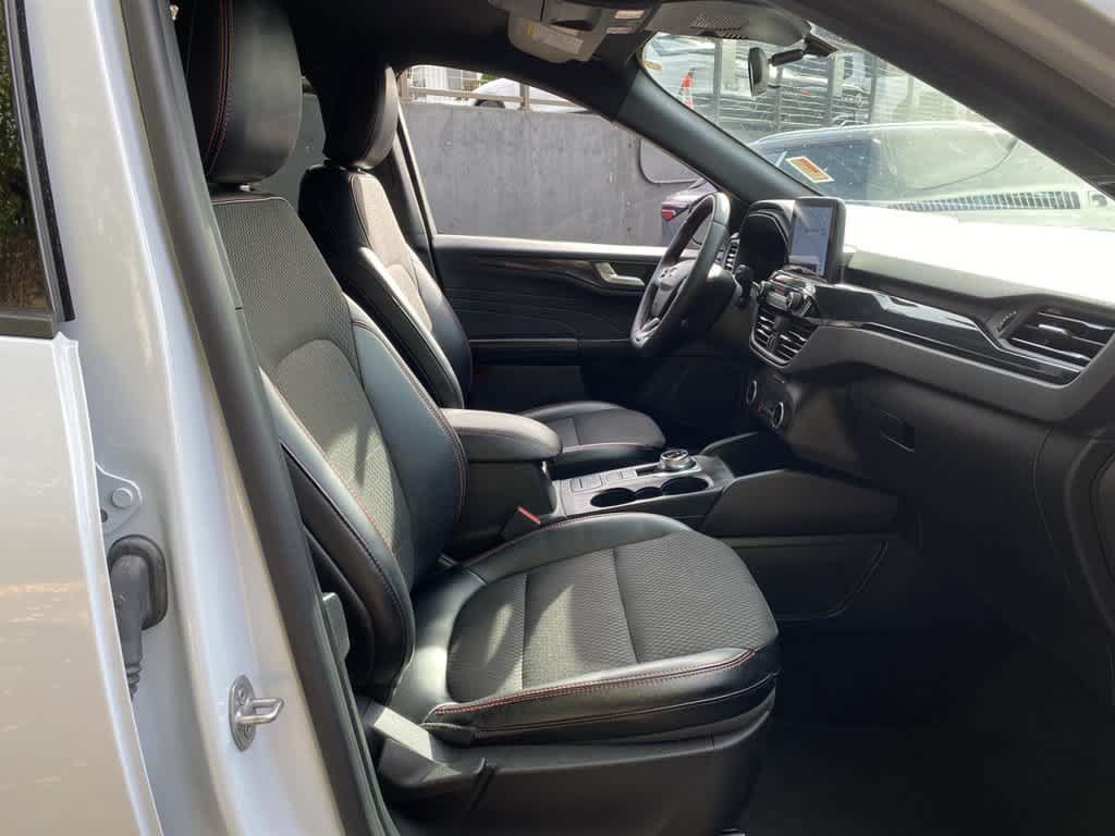 Used 2025 Ford Escape ST-Line Select AWD/4WD image 18
