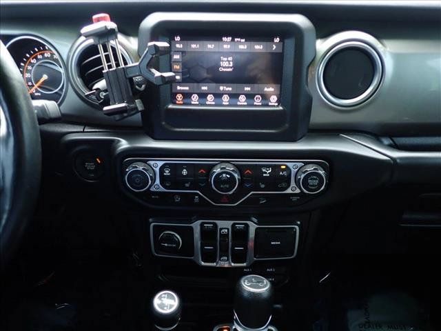 Used 2018 Jeep Wrangler Unlimited Sahara w/ Cold Weather Group AWD/4WD image 15