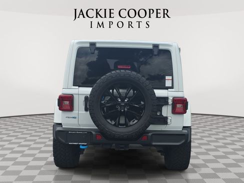 Used 2022 Jeep Wrangler Unlimited Sahara w/ Cold Weather Group AWD/4WD image 6