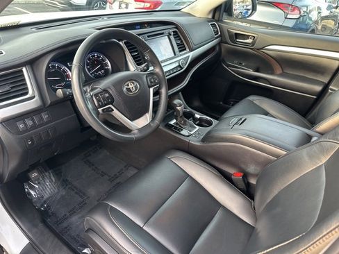 Used 2019 Toyota Highlander XLE image 15