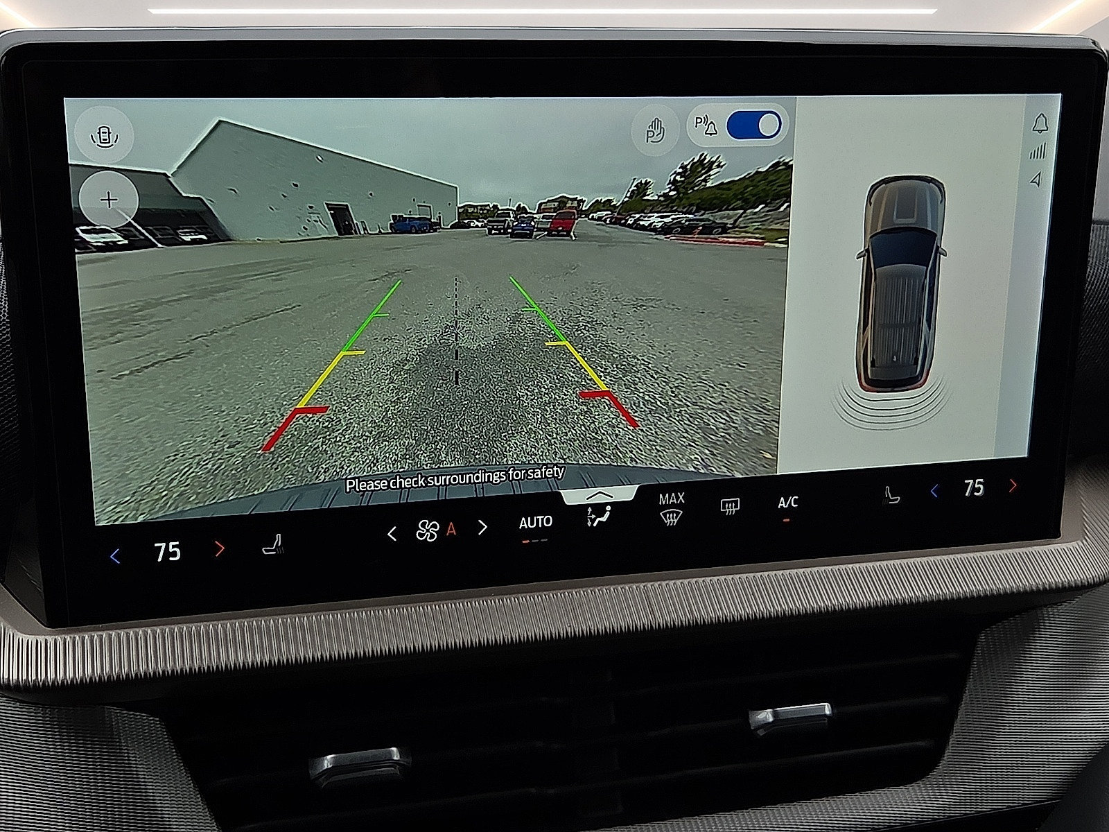 Used 2025 Ford Explorer Active RWD image 17