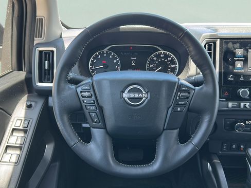 Used 2025 Nissan Frontier SV w/ SV Convenience Package RWD image 18