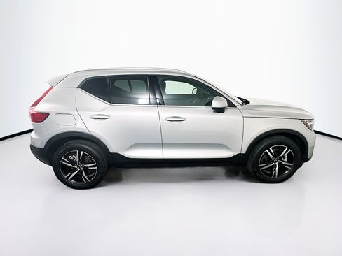 Used 2025 Volvo XC40 B5 Core image 10