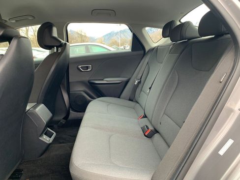 Used 2025 Kia K4 LXS image 25