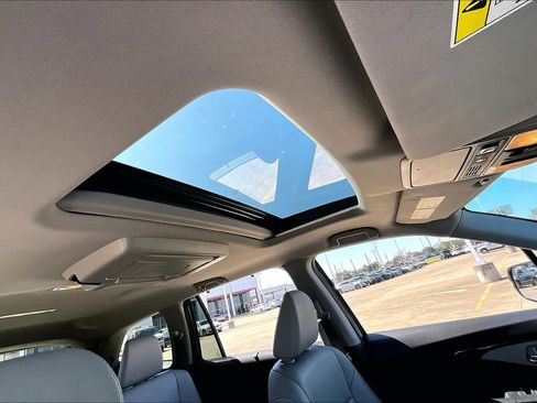 Used 2021 Honda Pilot Touring image 12