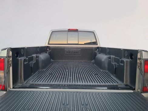 Used 2001 Nissan Frontier XE RWD image 12