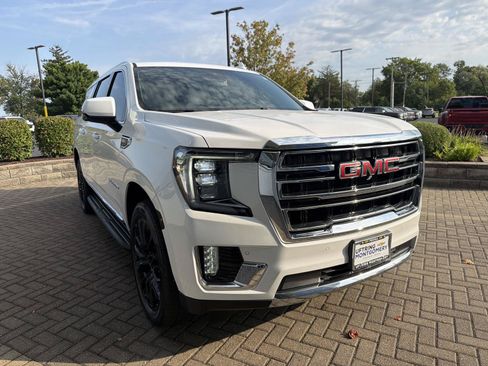Used 2023 GMC Yukon XL SLT w/ SLT Premium Package AWD/4WD image 7