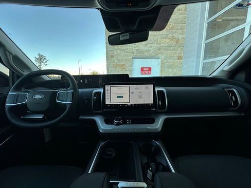 New 2025 Ford Expedition Active image 48