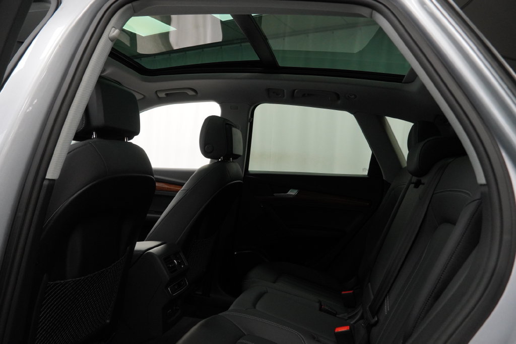 Used 2023 Audi Q5 2.0T Premium w/ Convenience Package AWD/4WD image 5