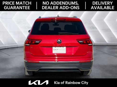Used 2023 Volkswagen Tiguan SE w/ Panoramic Sunroof Package image 6