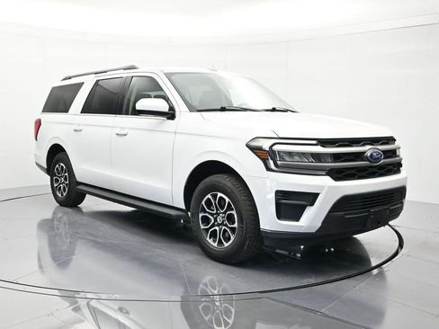Used 2024 Ford Expedition Max XLT AWD/4WD image 3