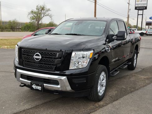 Used 2024 Nissan Titan SV w/ SV Convenience Package image 1