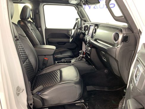Used 2019 Jeep Wrangler Unlimited Sahara AWD/4WD image 40