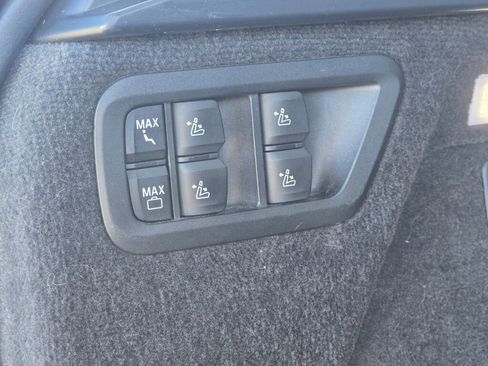 Used 2024 BMW X7 xDrive40i image 21