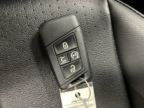 Used 2024 Volkswagen Tiguan SE R-Line AWD/4WD image 37