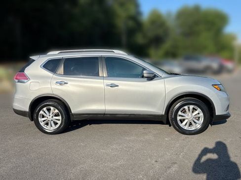 Used 2016 Nissan Rogue SV w/ SV Moonroof Package FWD image 9