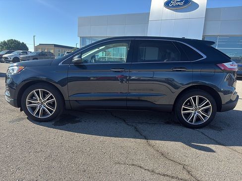 Used 2023 Ford Edge Titanium AWD/4WD image 2