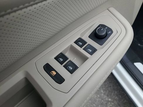 New 2026 Volkswagen Atlas SE FWD image 15