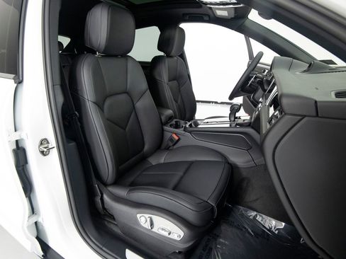 New 2026 Porsche Macan S AWD/4WD image 32