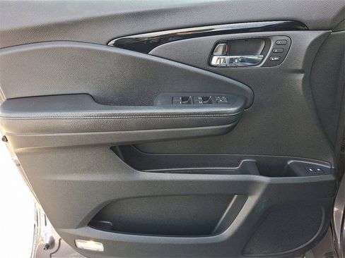 Used 2019 Honda Pilot Touring image 12