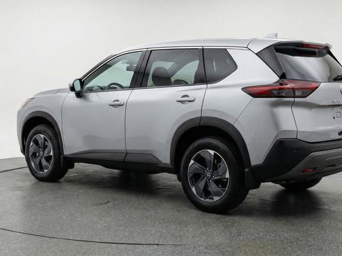 Used 2025 Nissan Rogue SV AWD/4WD image 6