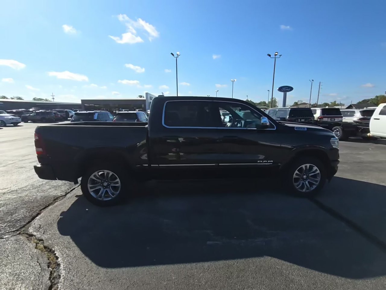 Used 2023 RAM 1500 Limited w/ Body Color Bumper Group AWD/4WD image 4