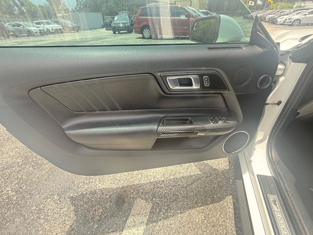 Used 2018 Ford Mustang Premium RWD image 4