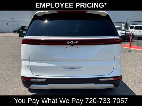 Used 2023 Kia Carnival LX FWD image 4